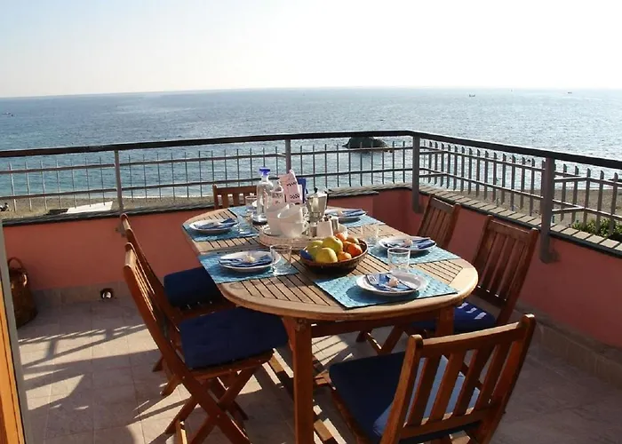 Arveja Sea Breeze House By The Sea View モンテロッソ・アル・マーレ